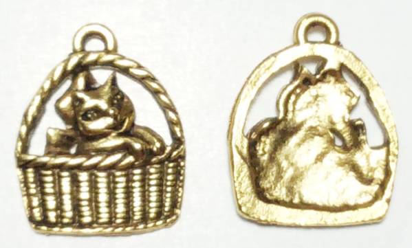 ピューターチャーム【バスケットの猫】 ゴールド2個 anm03拍卖