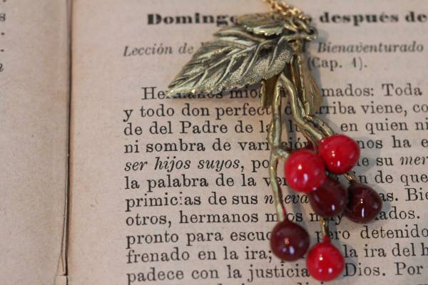 ◆新入荷◆マンリョウネックレス拍卖