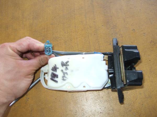 17年 ワゴンR MH21S リヤゲートロックアクチュエーエター拍卖