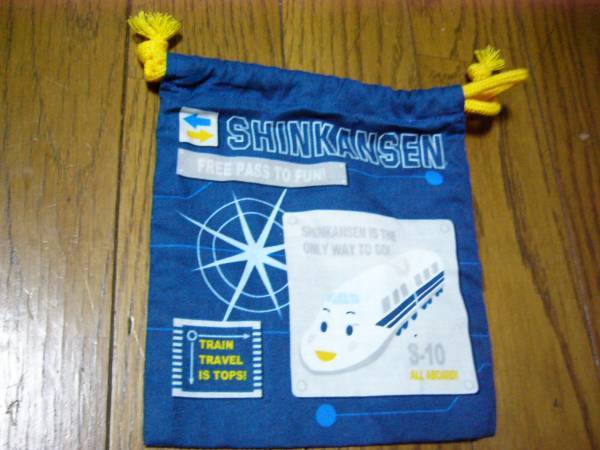 サンリオ しんかんせん君 小さな巾着袋 歯ブラシやコップ等を入れて 大人の方も使える 小物を入れたり化粧品 飴やガムも入れ 未使用拍卖