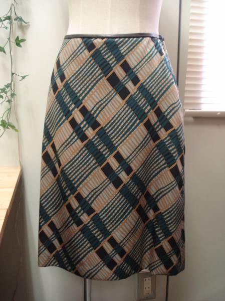 新品タグ付◆Mayleaf◆斜めチェック柄台形スカート グリーン 7号拍卖