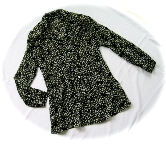 美品 レナウン KORET ブラック小花柄 サラッとブラウス拍卖