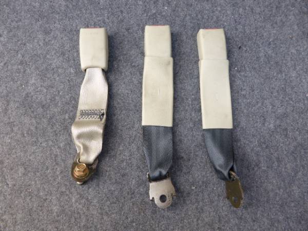 シーマ F50 左右 リア シートベルト キャッチ ロック 後拍卖