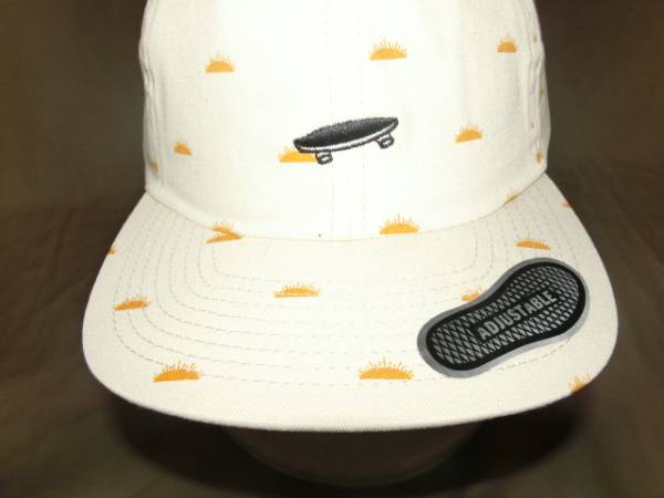★USA購入 バンズ【VANS】スケボー刺繍 ツバ短めコットン素材CAP拍卖