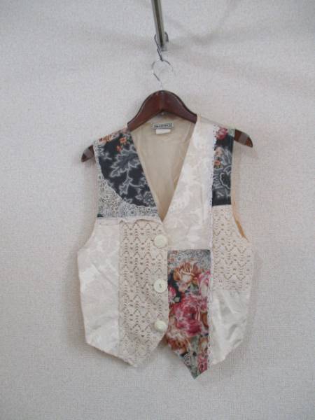 古着mirrorsマルチバラ柄パッチワーク風ベスト(USED)11516②)拍卖