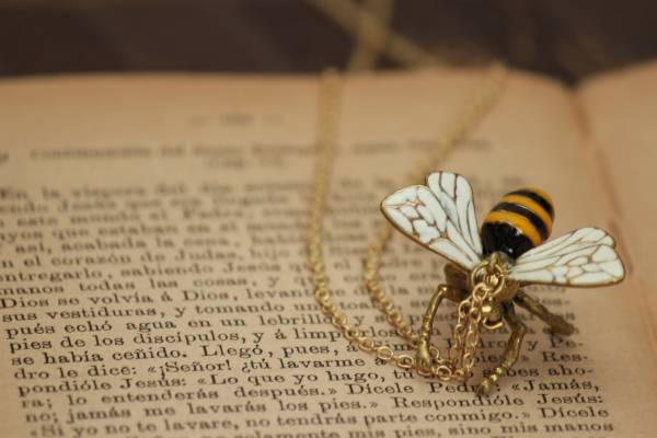 ◆新入荷◆ミツバチネックレス拍卖