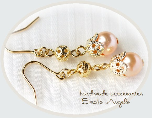 ◆◆+angelo+スワロフスキー パールと透かし玉のピアス(p-094)ピーチ G 6mm シンプル チタン 樹脂 イヤリング拍卖