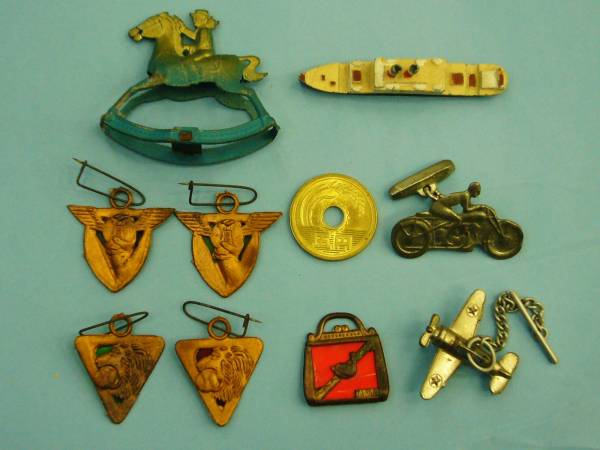 古い★駄玩*チープ小物*バッジ*ロッキング乗馬など9点*昔レトロ拍卖