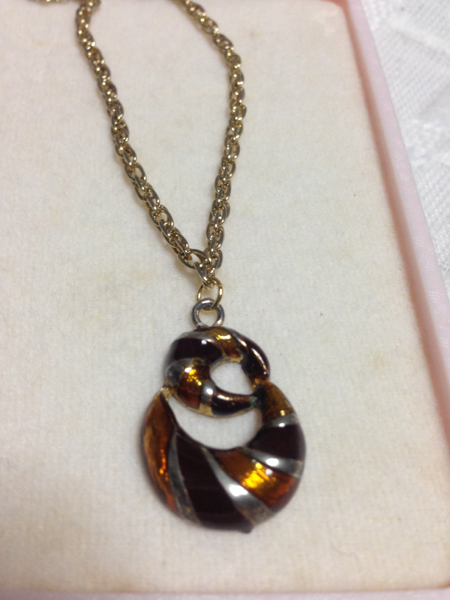 彫金のペンダントネックレス★拍卖