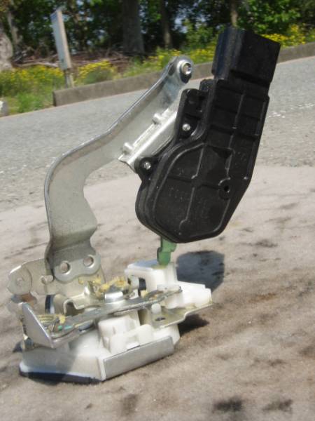 L175S ムーヴ リアゲート バックドア 純正 ドアロックアクチュエーター キャッチ拍卖