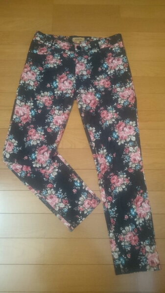 ☆BEULAH STYLE☆ ストレッチ スキニーパンツ 黒花柄♪ サイズL拍卖