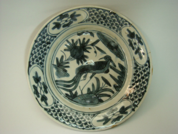 皿■孔雀紋 呉須染付 花唐草 中国 明~清 広東・福建省 砂高台 古玩 唐物 古美術 時代物 骨董品■拍卖