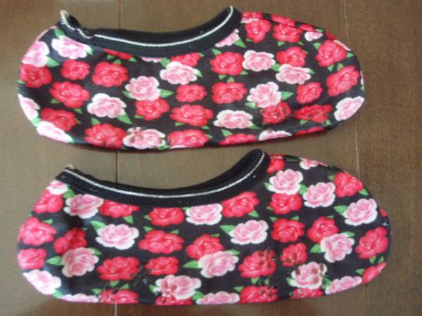 新品同様 女性用 靴下 フットカバー ルームソックス 薔薇柄拍卖