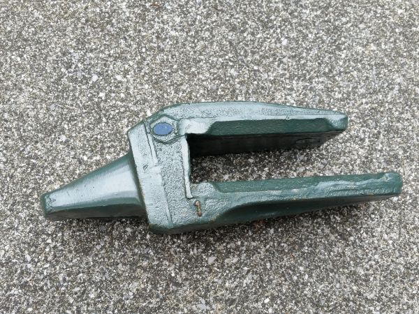 30S ツースアダプター 新品 板厚32ミリ 建機 日立 住友 キャタピラー コベルコ ZX120 ZX135US SH120 SK045 SK120      拍卖