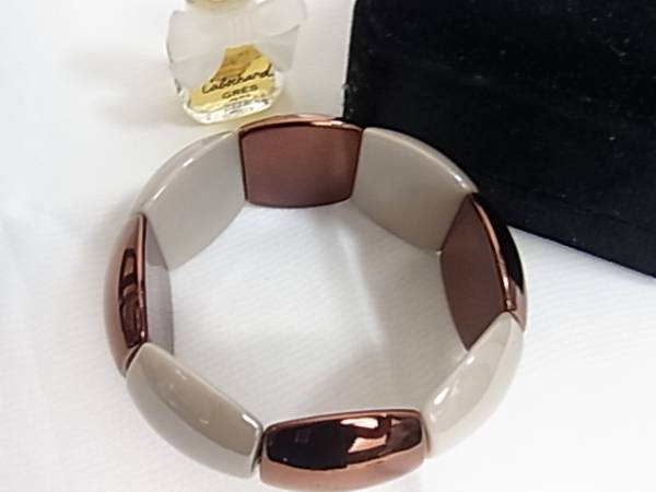 光沢のあるブラウンカラーに薄いブラウンベージュブレスレット■拍卖