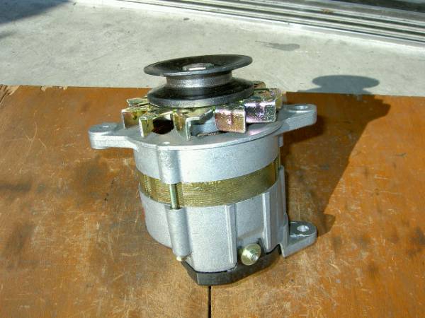 いすゞ、単体エンジン用オルタネーター(ダイナモ)リビルト品 LT215-27、5-81200-101-1拍卖