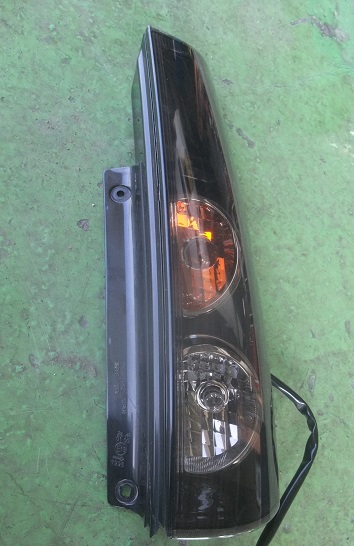 シボレークルーズHR51Sテールランプ右テールレンズHR52Sリア拍卖