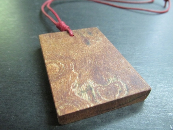 樹齢千年の欅の玉杢オイルフィニッシュペンダント:o拍卖