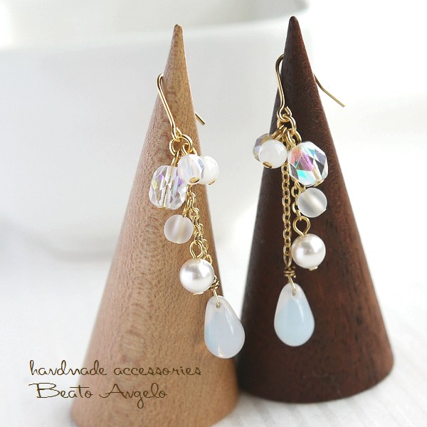 ◇◆+angelo+チェコドロップのピアス(p-297)ホワイトオパール G 天然石 スノークリスタル マザーオブパール メロン拍卖