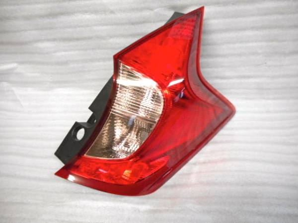 E12ノート 前期 右テールランプ D117拍卖