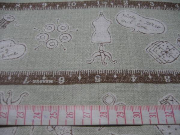 ▲薄い緑地 アンティーク風 洋裁用品の絵柄 トルソー ミシン 2枚セット拍卖