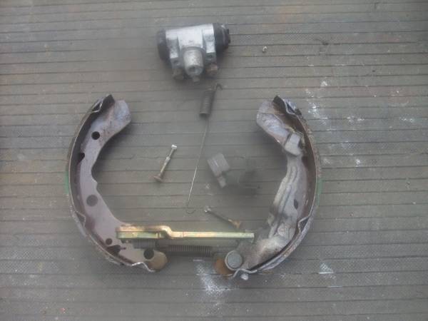 タントL360Sリア左ブレーキ ライニング シュー ホイルシリンダー拍卖