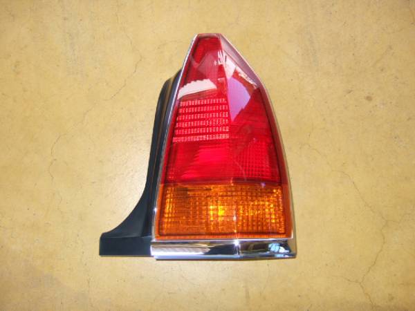 7年 クラウンマジェスタ UZS151 テールランプ 右拍卖