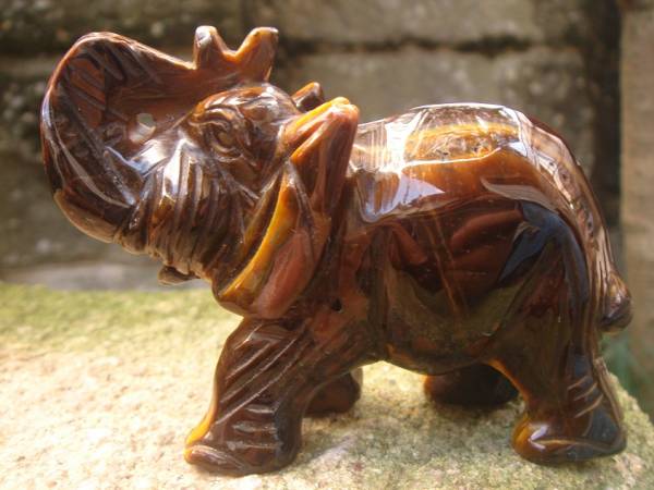 ☆風水、金運UP天然4A級虎目石タイガーアイ象神置物特大9最後一品拍卖