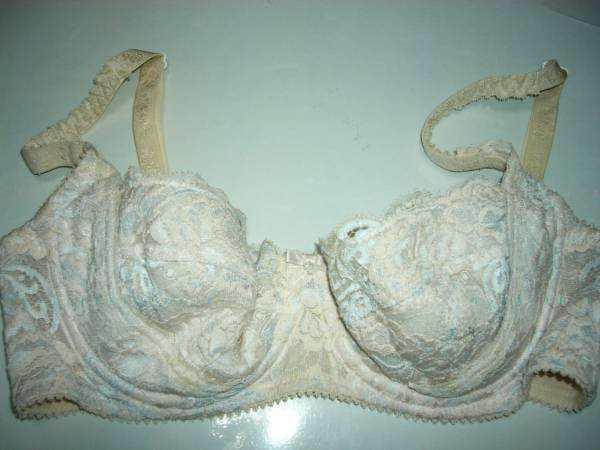 補整下着 マルコ ブラジャー 肌色 灰色レース Cー65cm ホームクリーニング済 長期保管 デザインは昭和品 刺繍が綺麗 金属ホック拍卖
