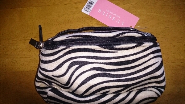 ルーシェLUSSIERサバンバニティ☆ポーチ☆未使用ゼブラ柄☆小物入れ拍卖