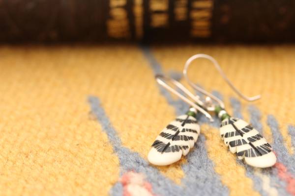 ◆新入荷◆ナバホ族フェザーボーンピアス拍卖