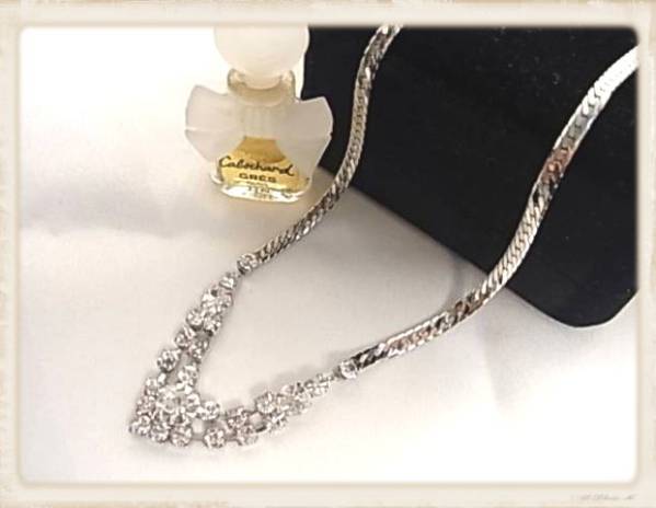 平型のチェーンで高級感が増すラインストーンネックレス☆拍卖