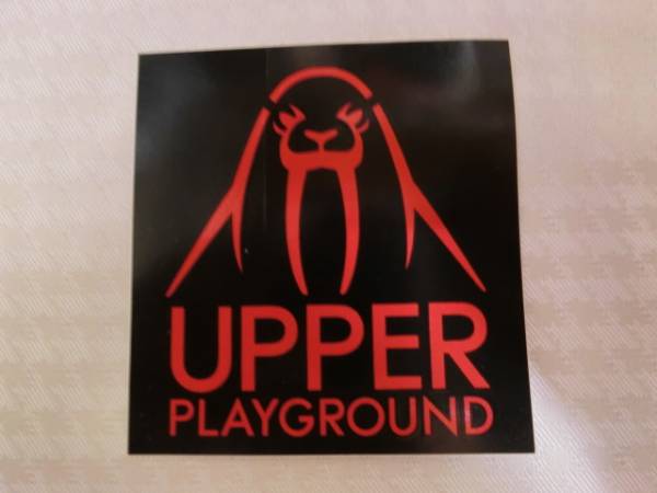 サンフランシスコ発《UPPER PLAYGROUND》ロゴステッカー BK x RD拍卖