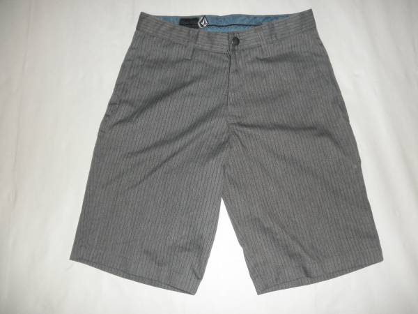 USA購入 人気サーフ&ボーダー系ブランド ボルコム【VOLCOM】ストライプ柄ハーフパンツ 28インチ 濃灰拍卖