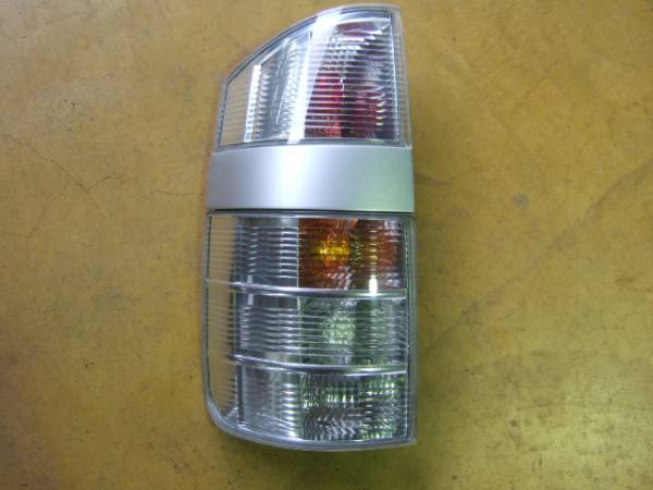 14年 ヴォクシー AZR60 65 左テールランプ拍卖