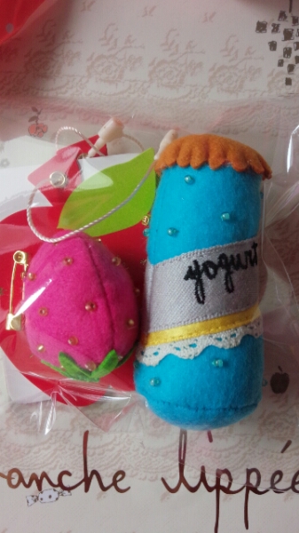 フランシュリッペ ブローチセット ピンクのいちご拍卖