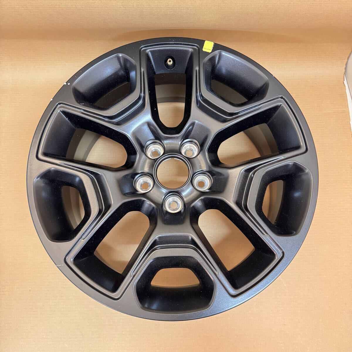 中古 JEEP ジープ チェロキー用 MOPAR製合金ホイール 17x7.5J 6BG72RXFAA-001 PTHA0149-BOSU