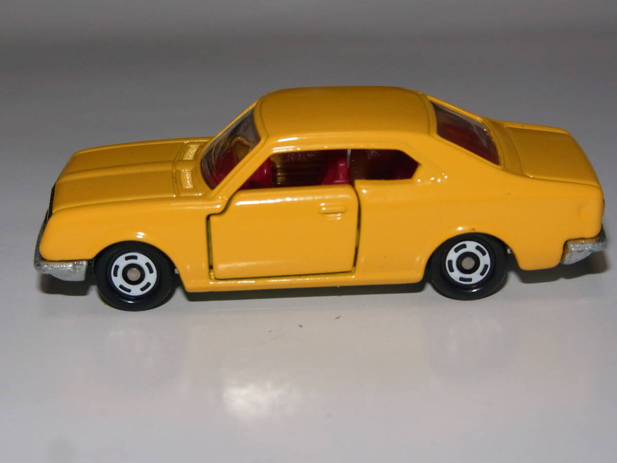 トミカ　２　CORONA　MARK　Ⅱ　1900　HT　SL　イエロー