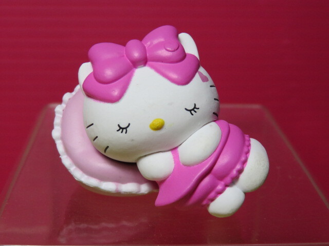 サンリオ　キャラクターズ　すやすやフィギュア　ハローキティ