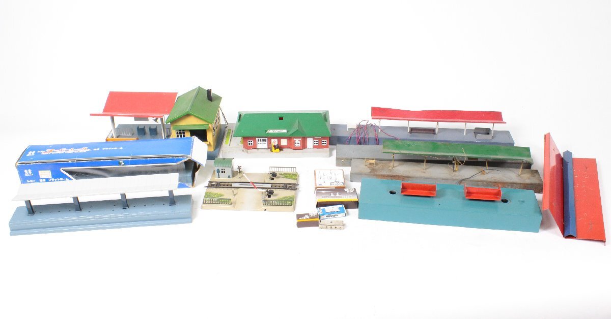 marklin・TOMYなど 〇 駅・ホーム・踏切・パーツなど まとめセット 鉄道模型 HOゲージ 〇 #1366