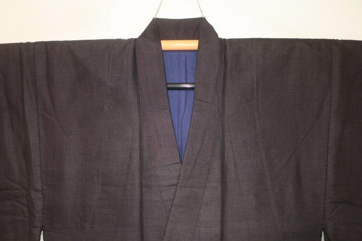弐10140 本絹平織結城紬 男着物 裄66丈137К樺茶色のスジ縞 美品 希少紬 カッコイイ着物だけシリーズ 綿入れ