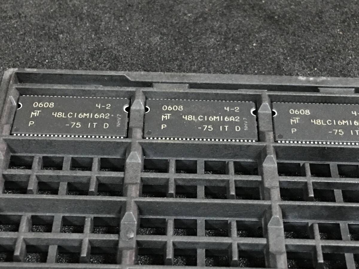 SDRAM　MT48LC16M16A2P-75IT:D　256M(16M×16)　133MHz　4個