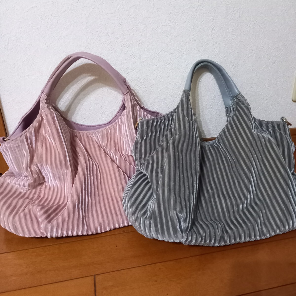 パステルカラー 少し大きめ パールグレーとピンク バッグ 可愛い ポケットたくさん 2セット