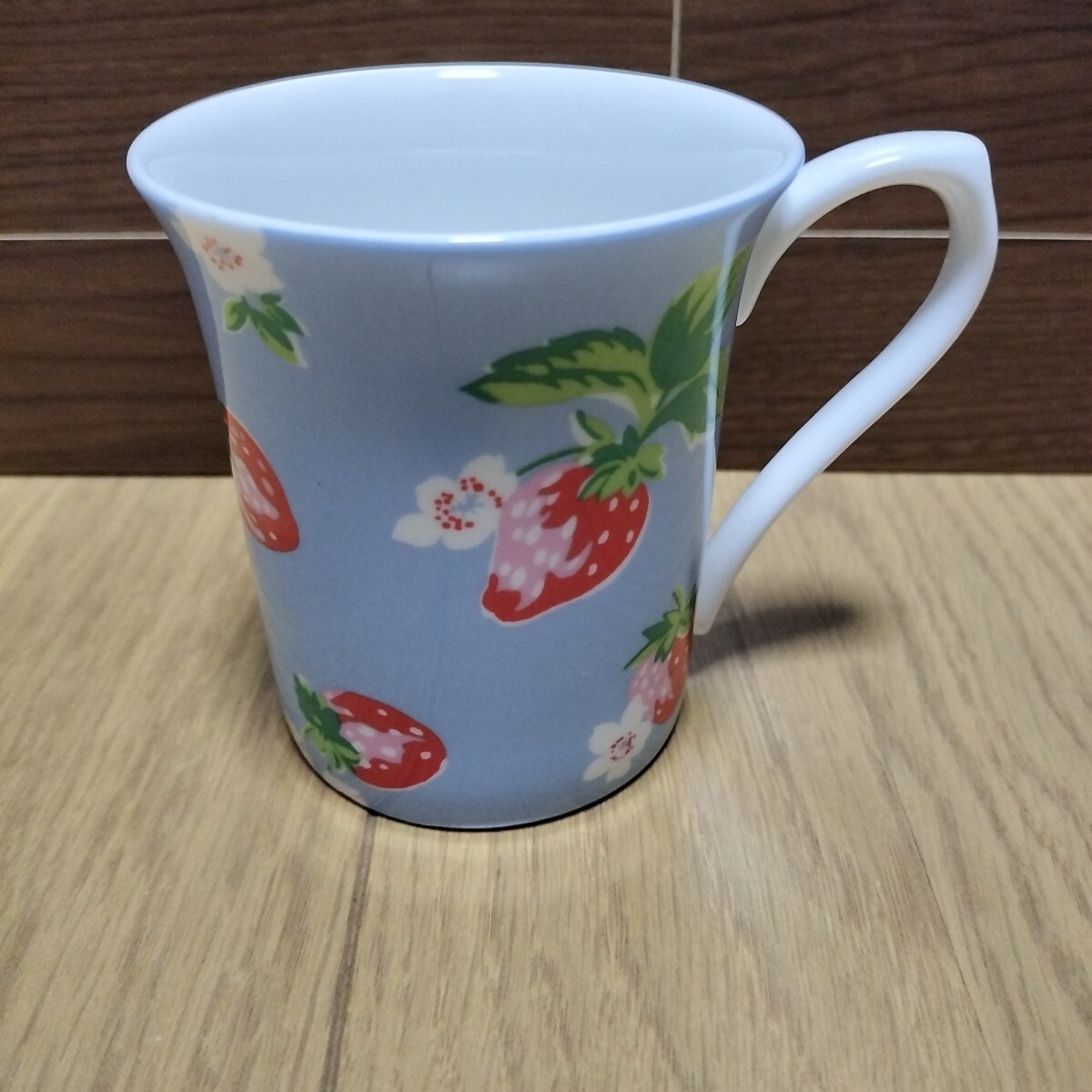 ▼ キャスキッドソン≪苺 マグカップ 1個≫陶器製　Cath Kidston　ストロベリー　いちご
