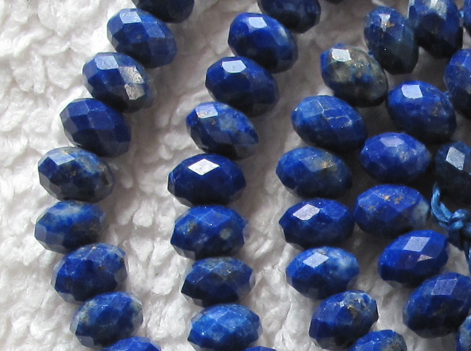 自然光撮影★天然石&ラピスラズリ▲ボタンカット！2.8ｘ4.3mm！1本！
