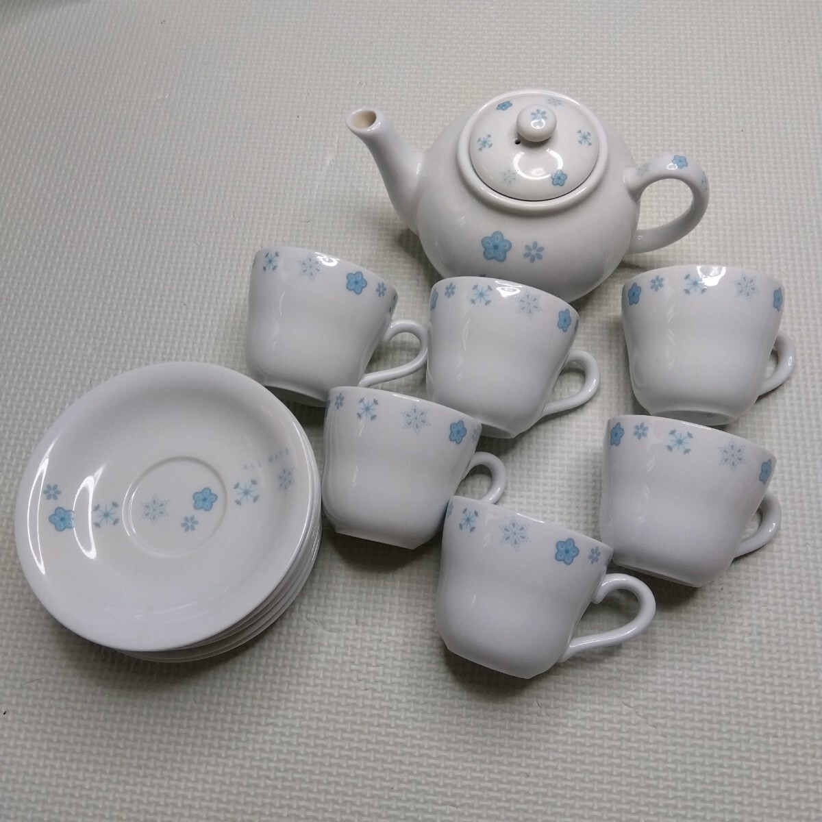 ティーポット ティーカップ ソーサー ６個 セット 花柄 可愛い ブルー シンプル 陶器 カップ