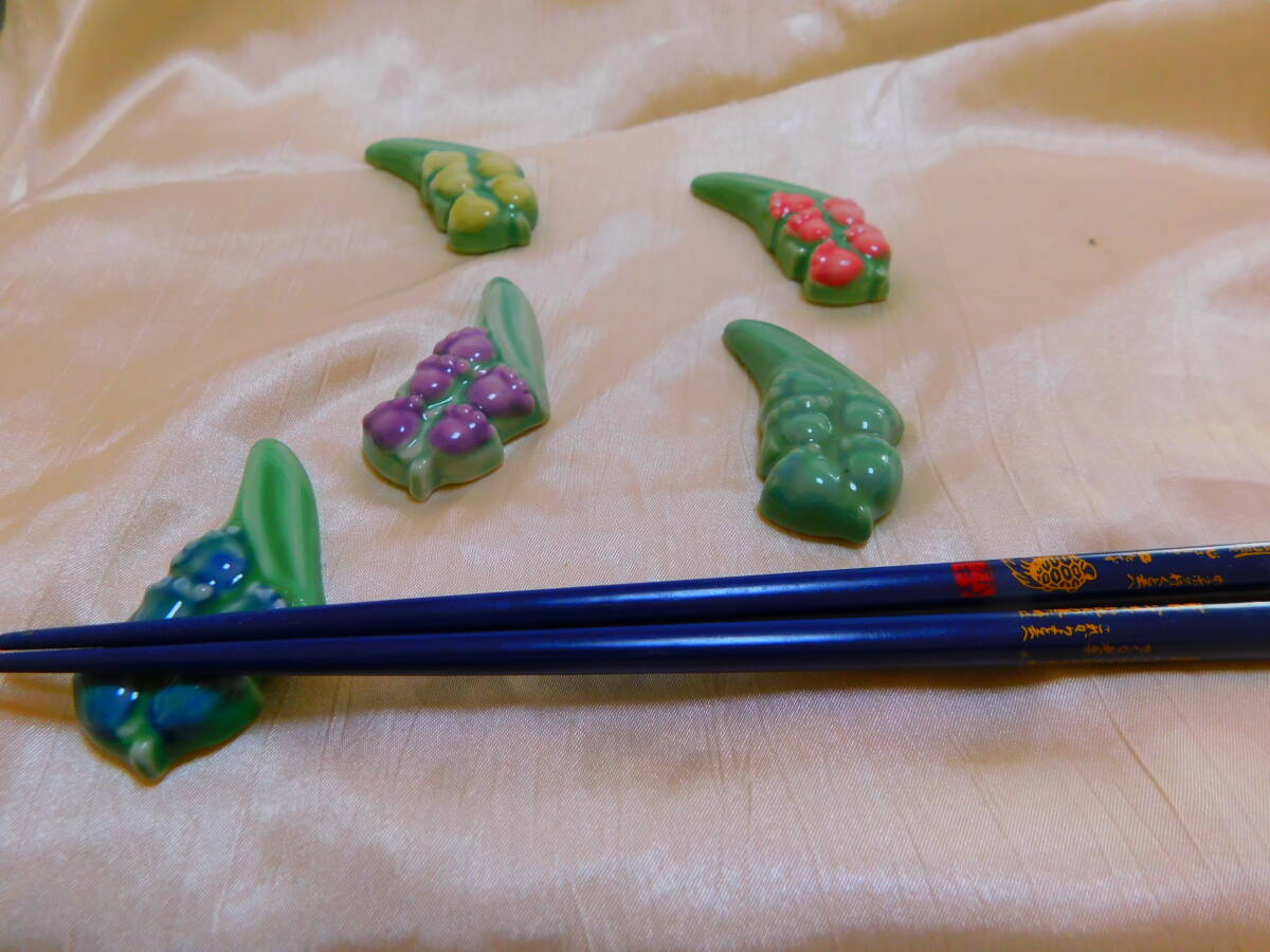 箸置き≫　すずらん　　　５ 膳　陶器製　未使用品