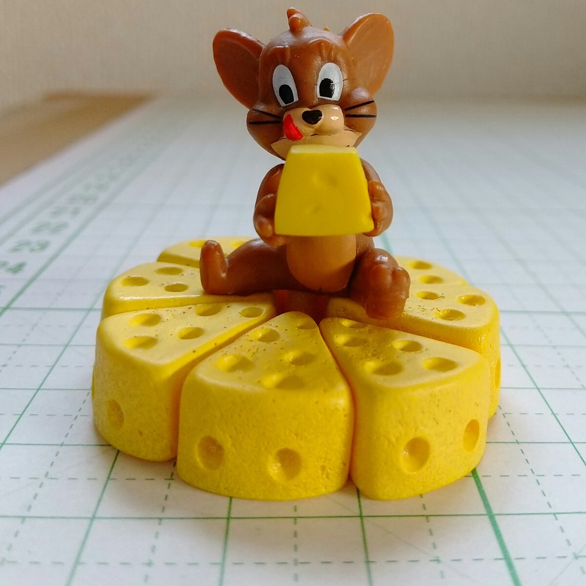 ジェリー　チーズ　ミニフィギュア　トムとジェリー　PVC 樹脂　アメトイ　アメ雑