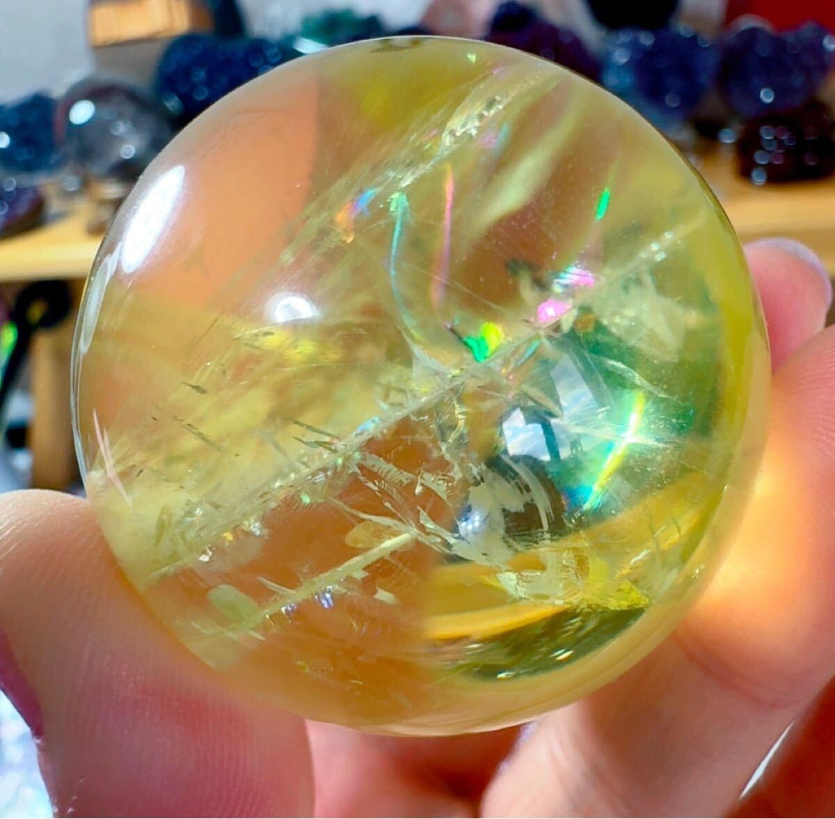 SS-048 AAA 天然無処理水晶　レインボー！天然シトリン水晶球体ボール 直径4.5cm 重さ128g ライト台座付き