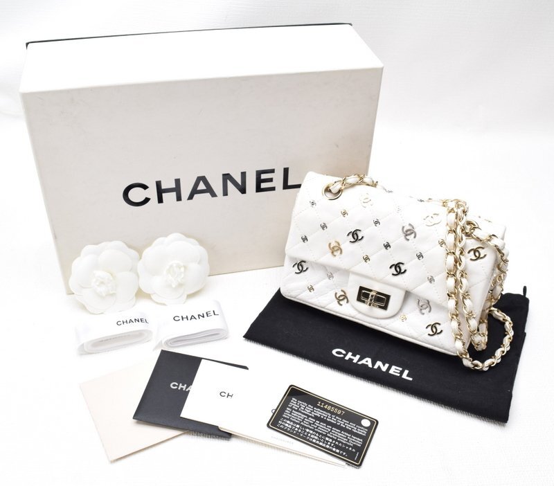 美品 CHANEL シャネル 【マトラッセ Wフラップ ココマーク 2.55 チェーンショルダー・バッグ ホワイト】斜め掛け 総柄